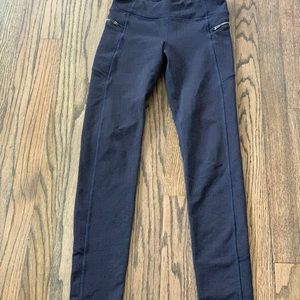 These dark blue/black leggings come with zippers💞